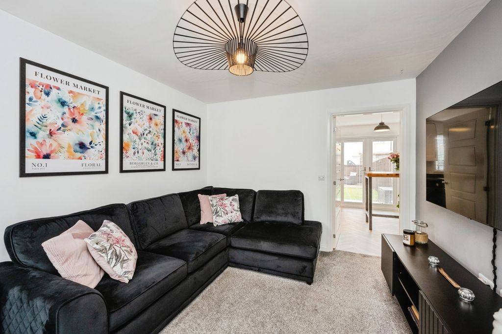 Property photo 3 of 17 Photo