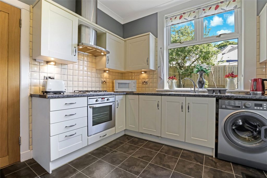 Property photo 3 of 25 Kitchen