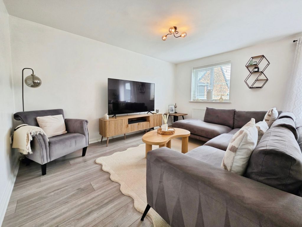 Property photo 3 of 35 Pbox-Img.Jpg