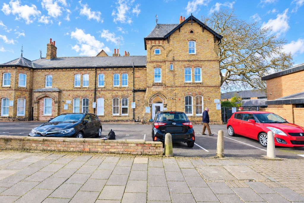 Property photo 1 of 7