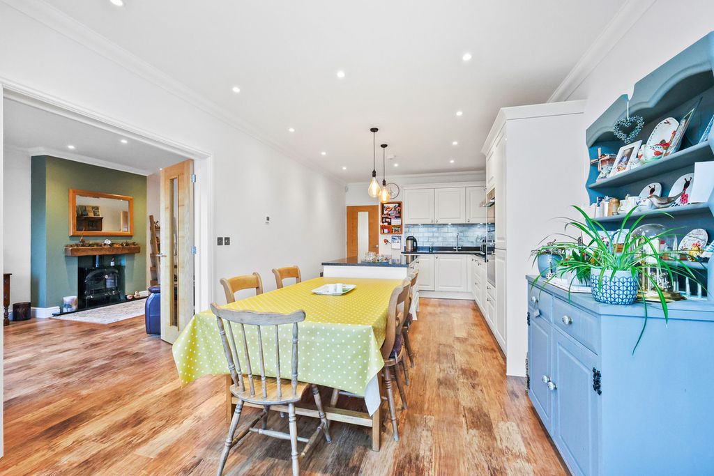 Property photo 2 of 34