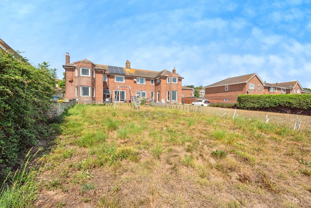 Property photo 1 of 26
