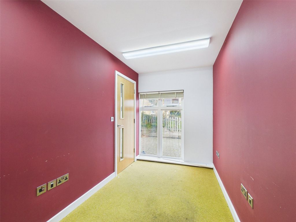 Property photo 3 of 5 Picture No. 02