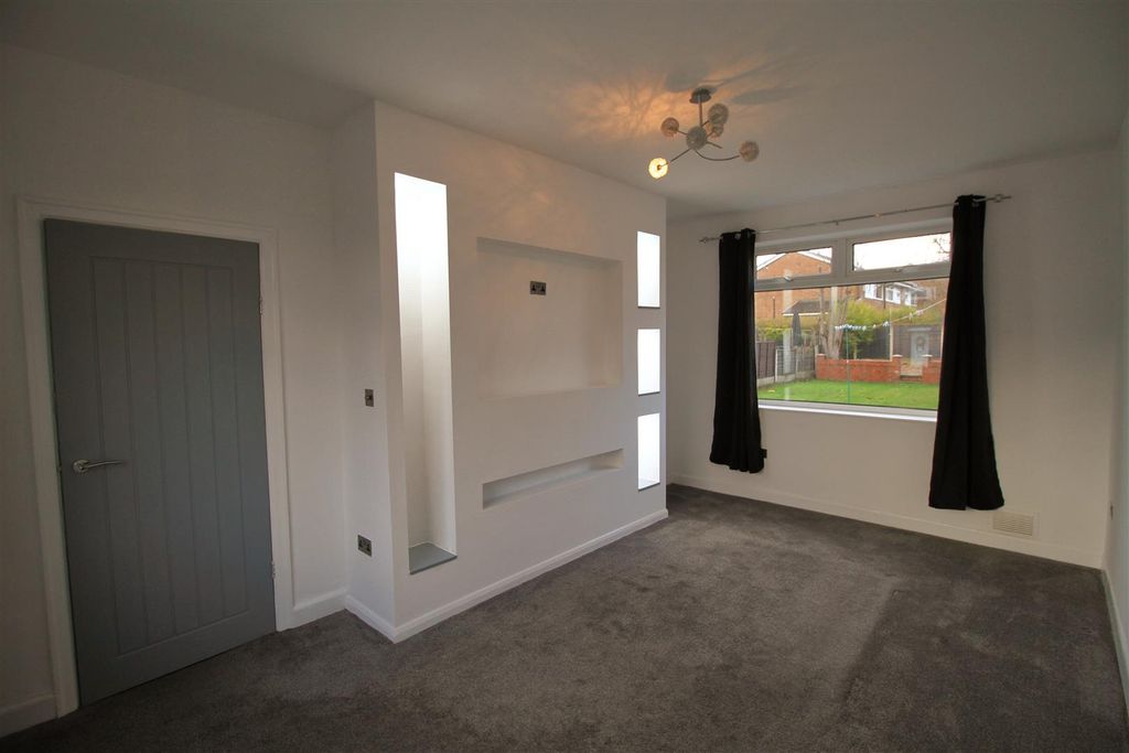 Property photo 2 of 14 Lounge..Jpg