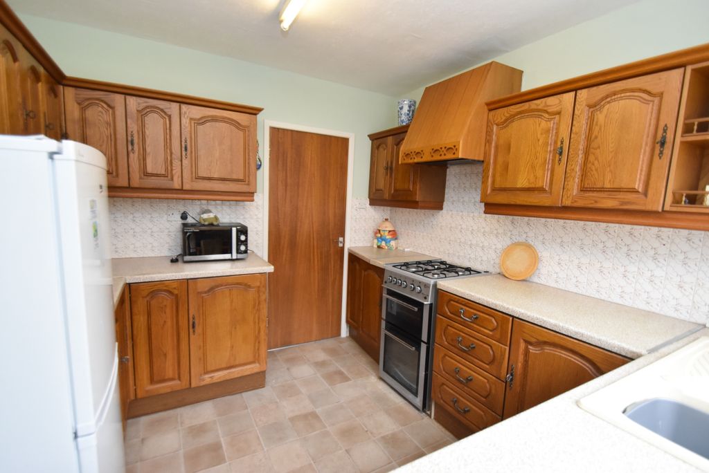 Property photo 3 of 15 Kitchen