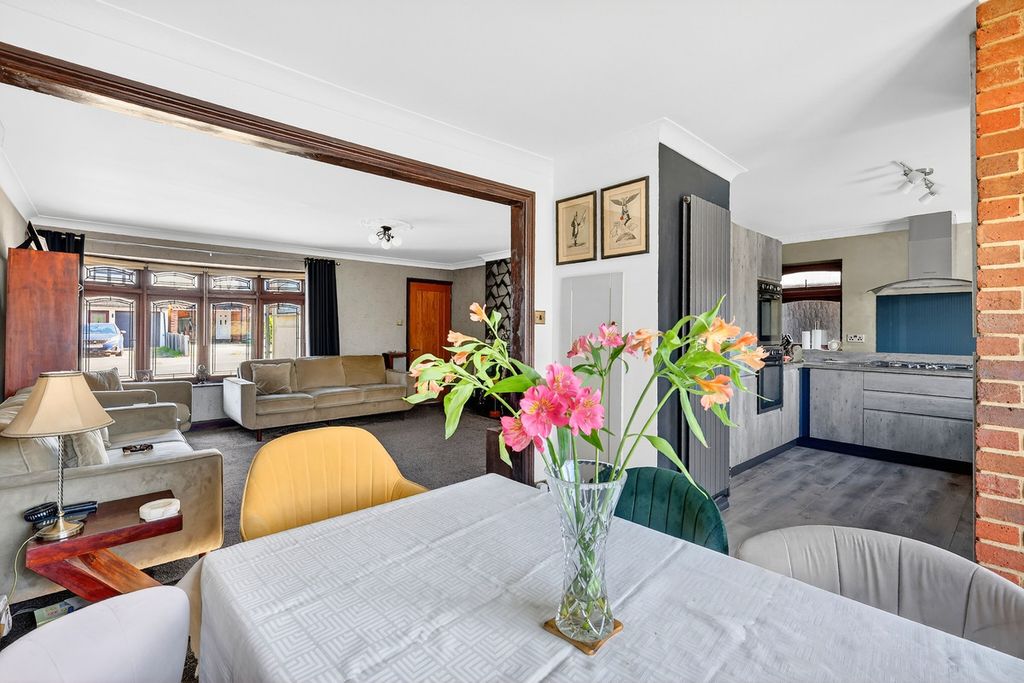 Property photo 3 of 22