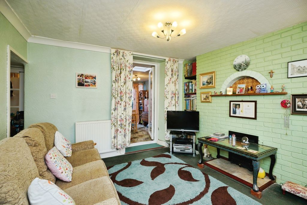 Property photo 3 of 17 Photo
