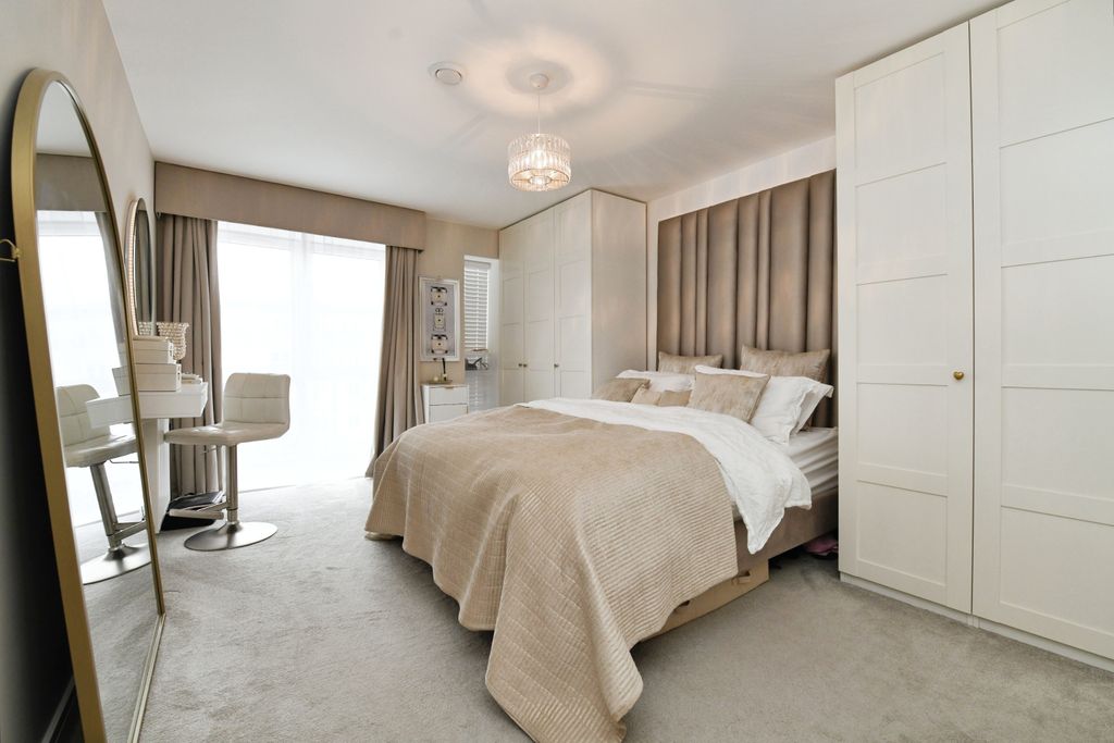 Property photo 3 of 13 Interior