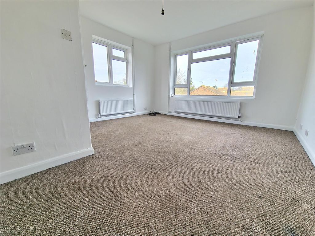Property photo 2 of 12 Living Room