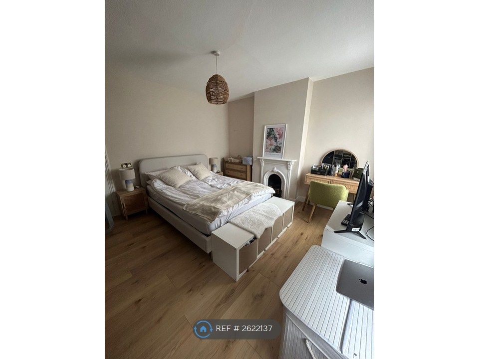 Property photo 2 of 9 Bedroom