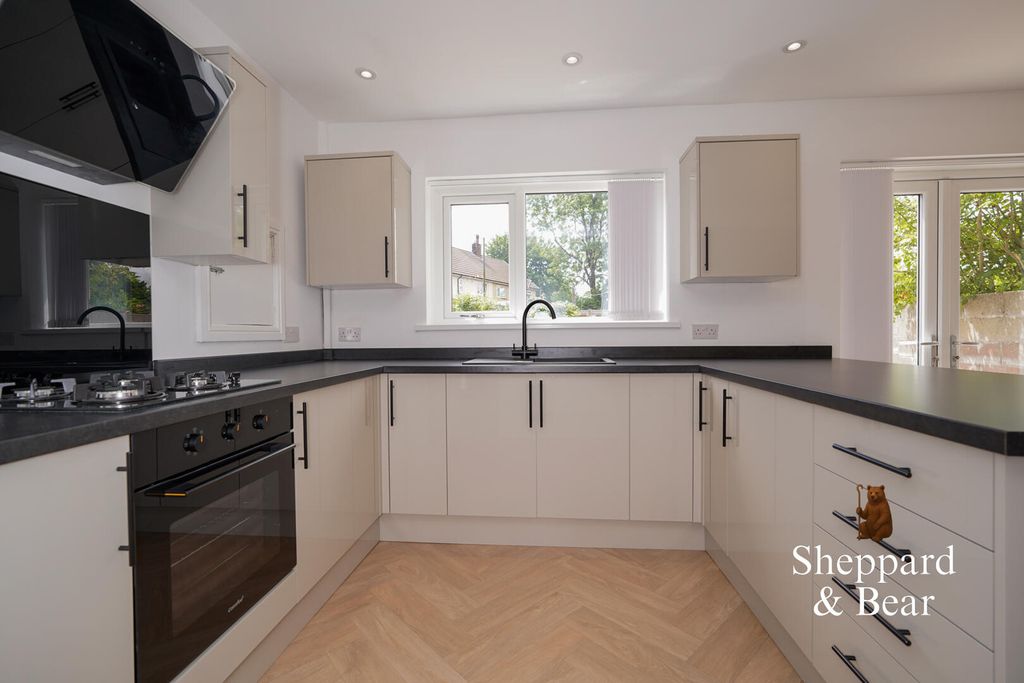 Property photo 2 of 32 Kitchen