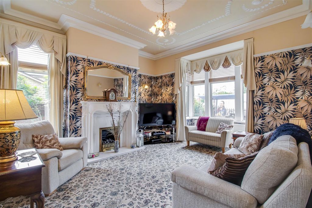 Property photo 2 of 21 Living Room