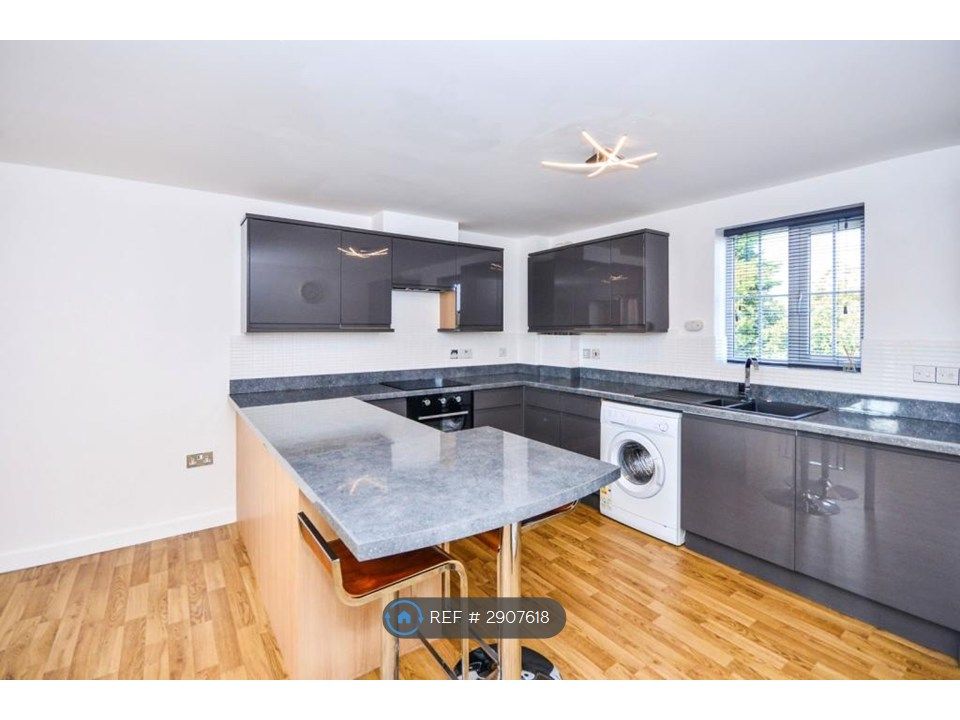 Property photo 2 of 16 Ff - Kitchen/Lounge 1