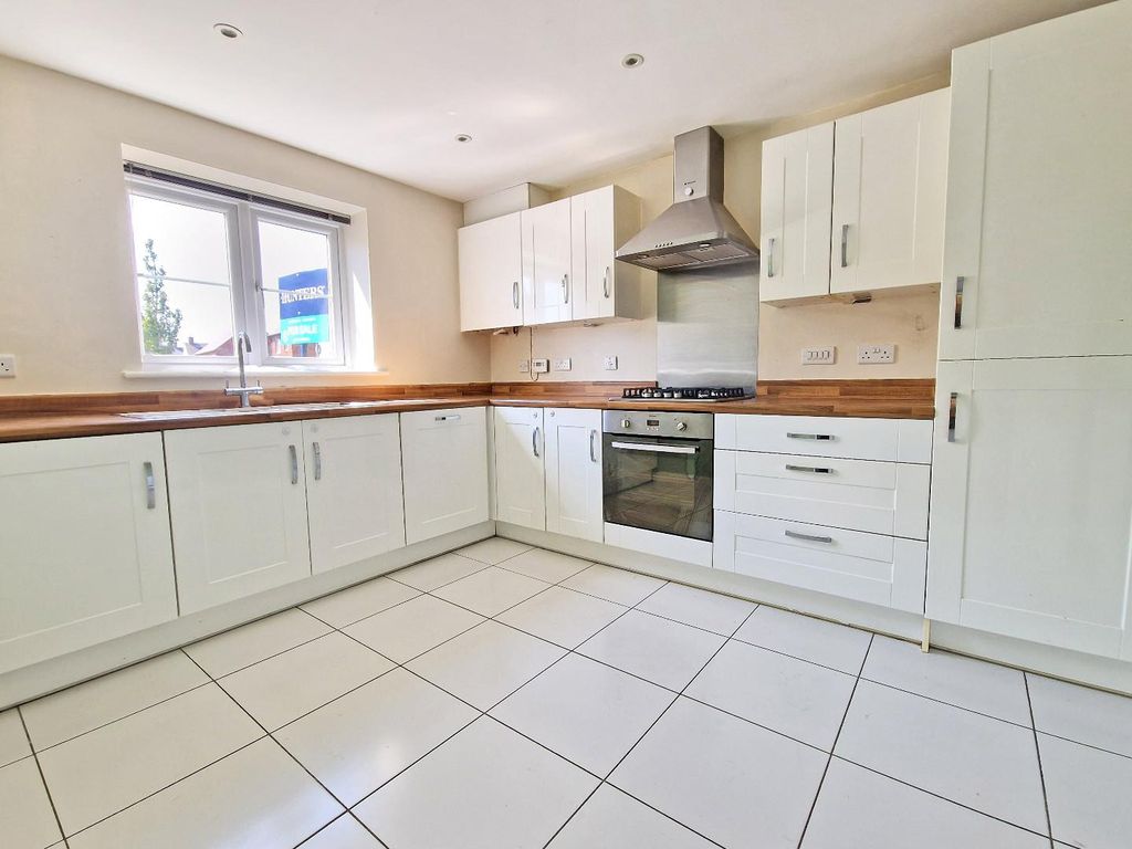 Property photo 2 of 18 Kitchen.Jpg