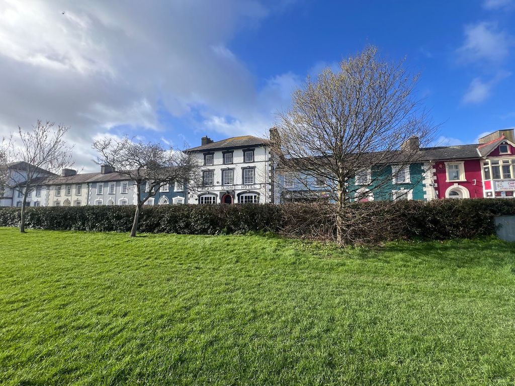 Property photo 1 of 42