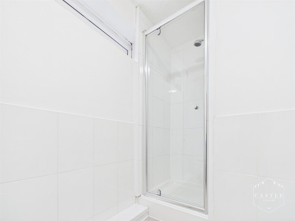 Property photo 3 of 8 Bathroom