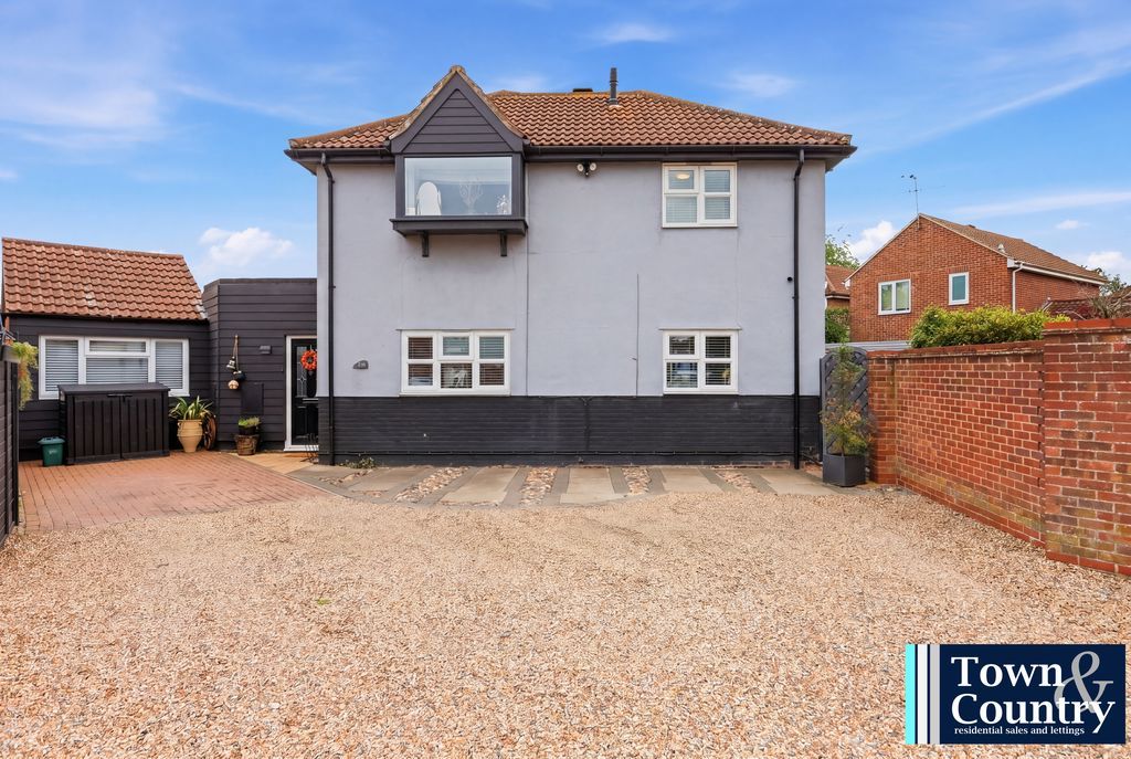 Property photo 1 of 28 Berechurch Hall Road