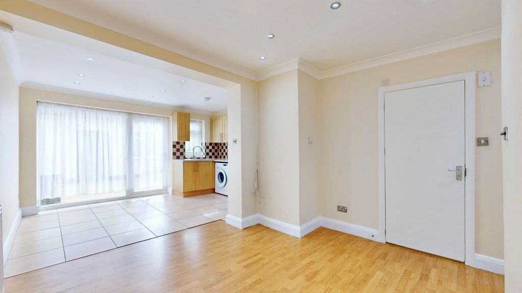 Property photo 2 of 26