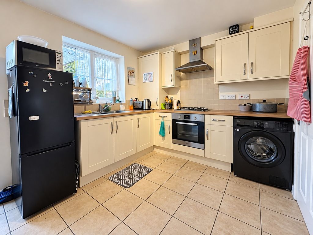 Property photo 2 of 8 Kitchen