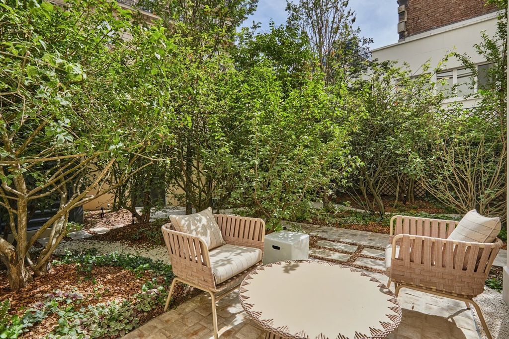 Property photo 1 of 38 Paris VI - Real Estate Complex - Private Mansion And Two Three-Bedroom Apartments.