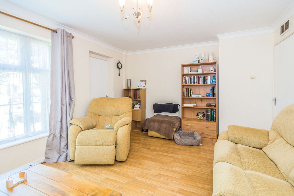 Property photo 2 of 8 Lounge B.Jpg