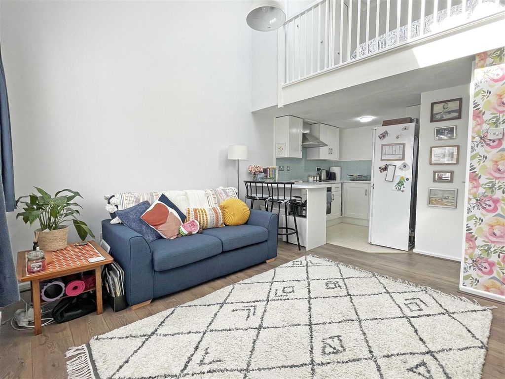 Property photo 1 of 11 La.Jpg