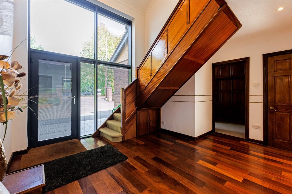 Property photo 2 of 23 Entrance Hall