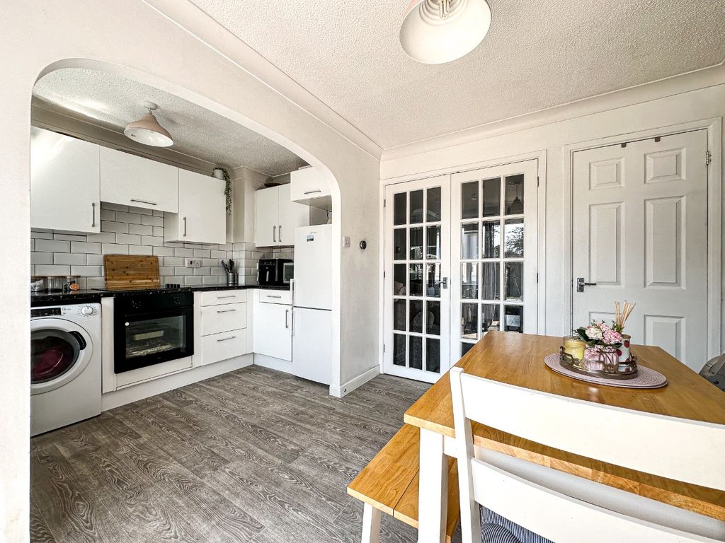 Property photo 2 of 18 5245329