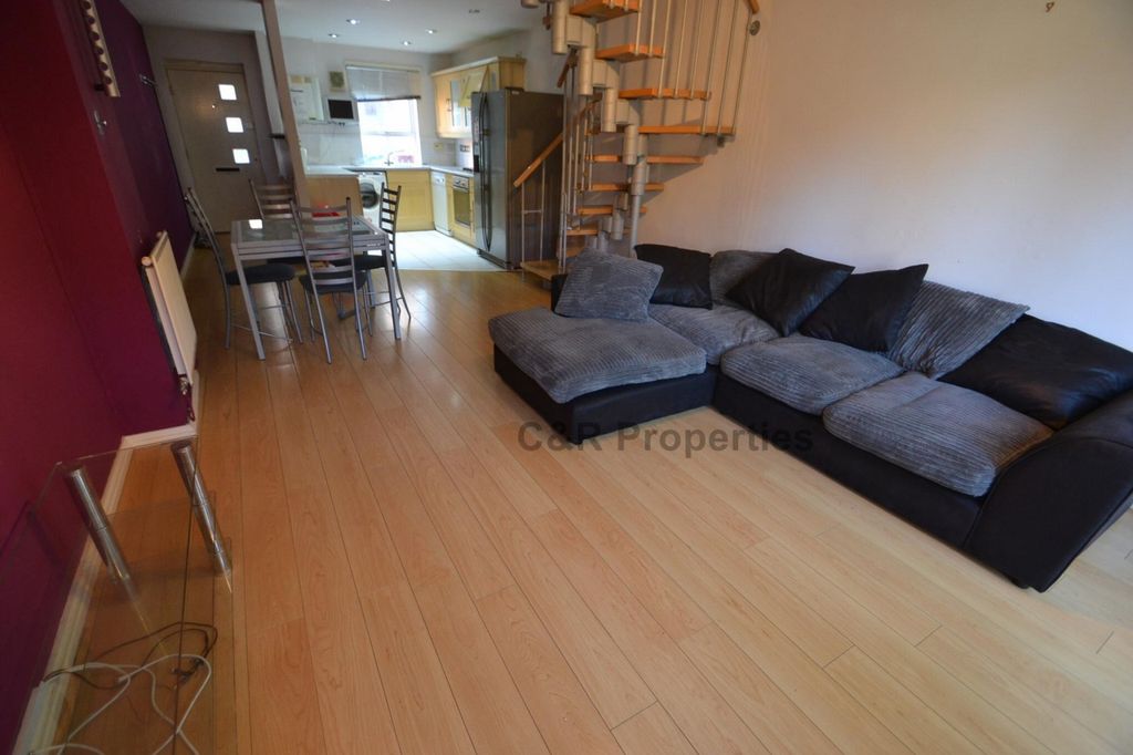 Property photo 2 of 13 Photograph 2