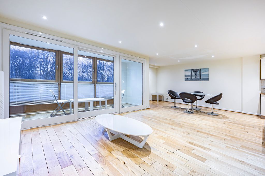 Property photo 3 of 34