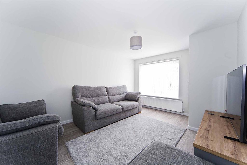 Property photo 2 of 25
