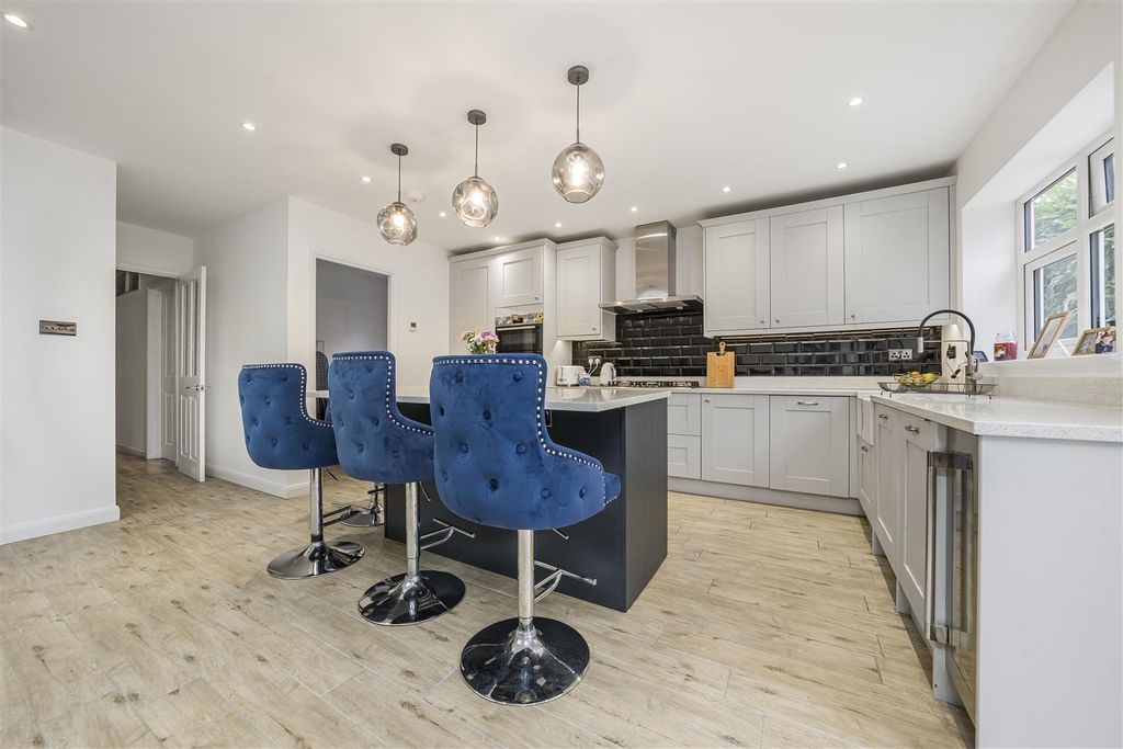 Property photo 3 of 17 Photo Oct 10 2025, 2 55 46 Pm.Jpg