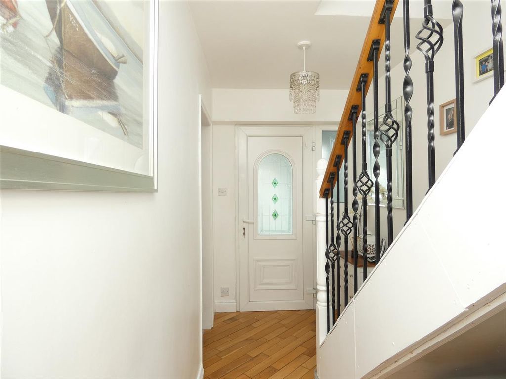 Property photo 3 of 24 Hall