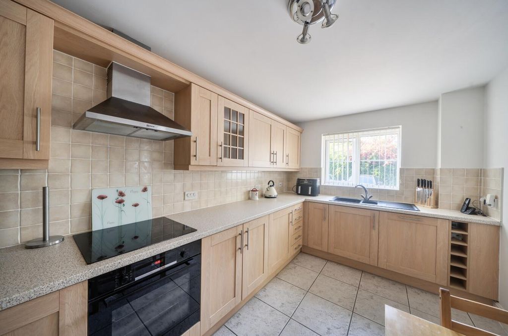 Property photo 2 of 16 Dean Place, Flat 1 (5).Jpg