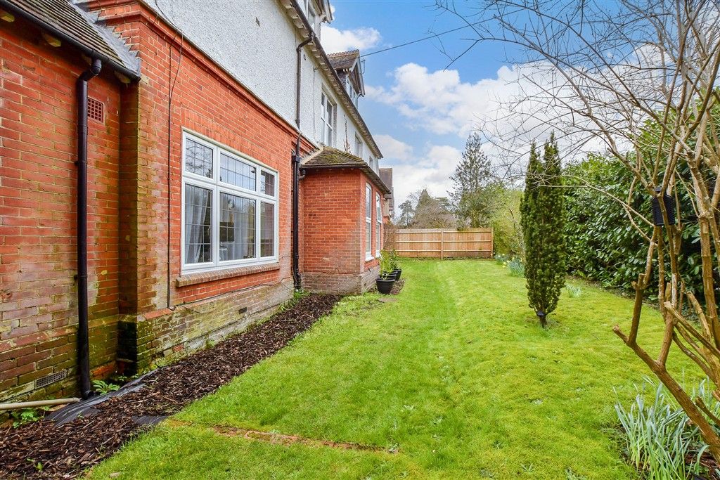 Property photo 1 of 8 Communal Gardens