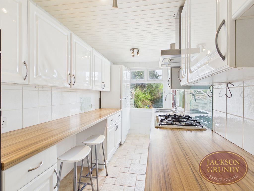 Property photo 2 of 12 Windsor Crescent