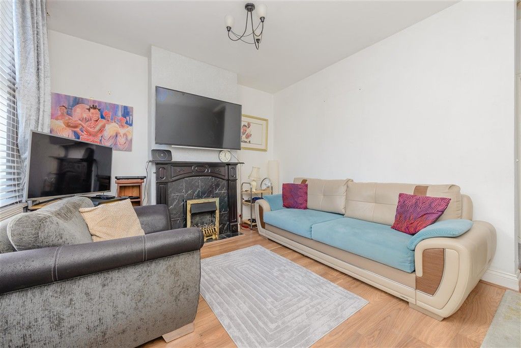 Property photo 2 of 7 Lounge