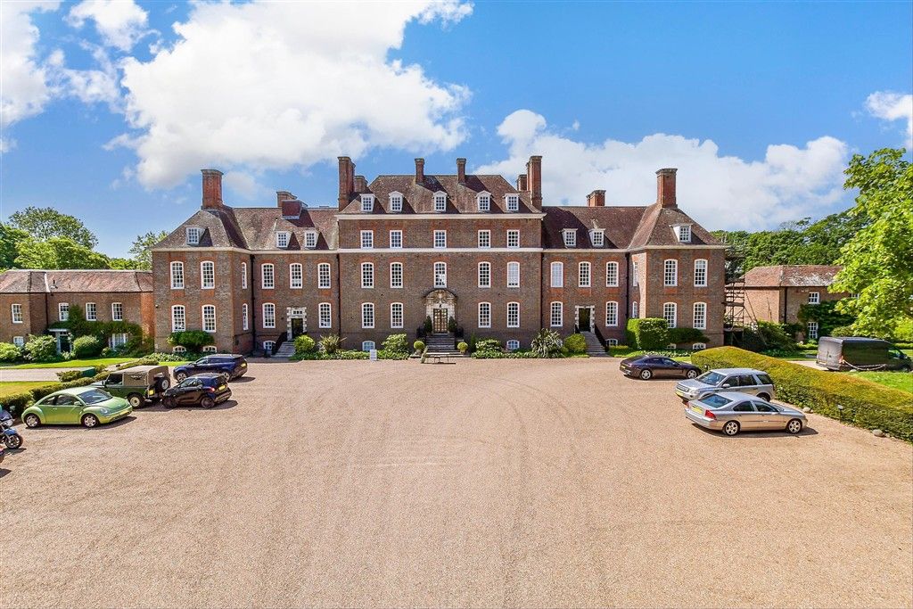 Property photo 2 of 19 External (Brochure)