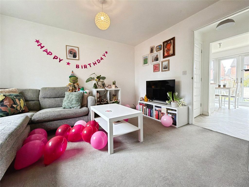 Property photo 3 of 14 Lounge