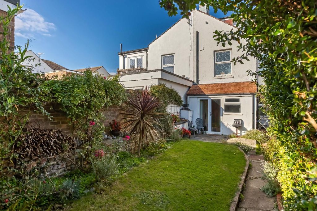 Property photo 2 of 15 Roberts Rd_14.Jpg