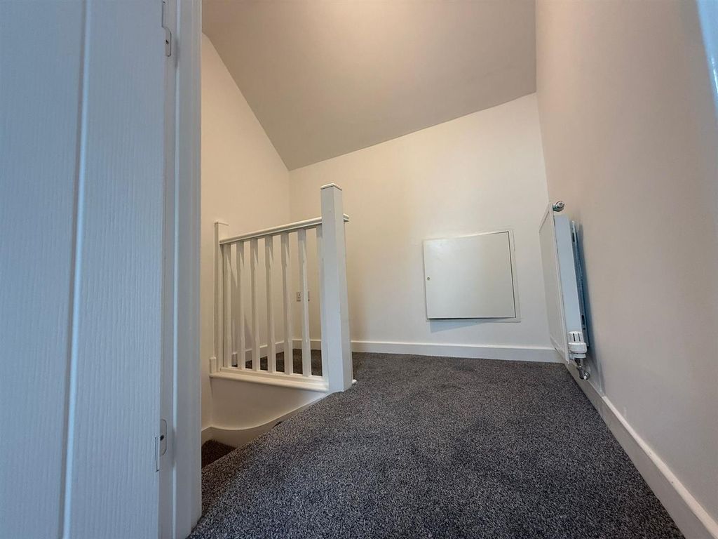 Property photo 3 of 36 2Eb94731-c17B-4B06-B2F5-E94Ca4F141d7.Jpg