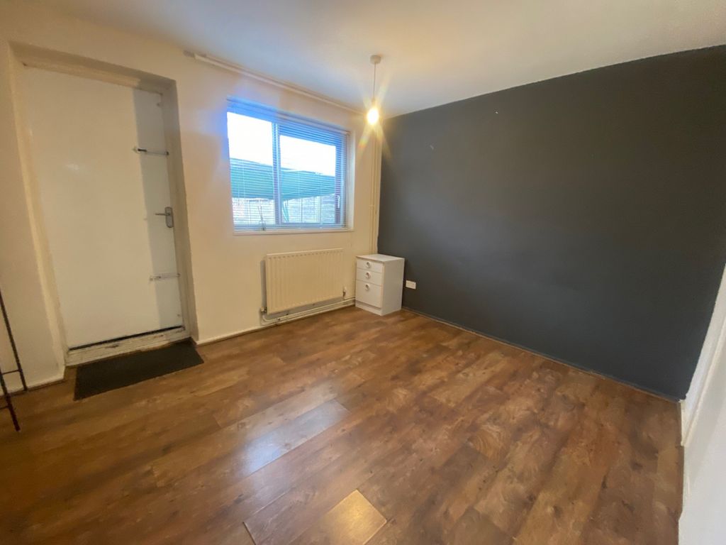 Property photo 1 of 10 Four Bedroom House To Let