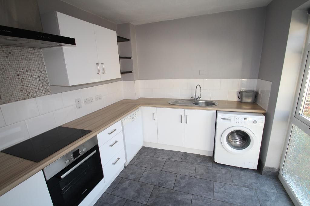 Property photo 2 of 10 Kitchen