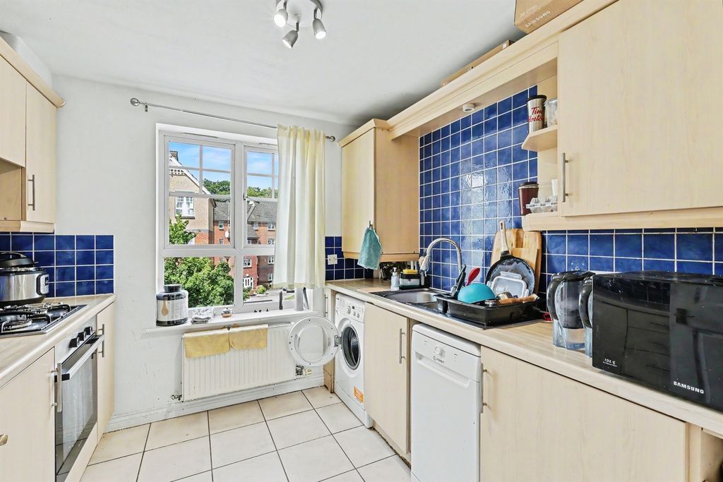 Property photo 3 of 11