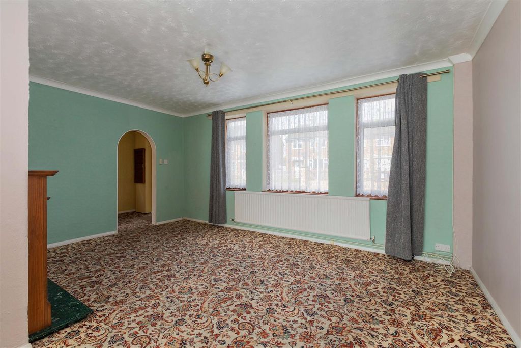 Property photo 3 of 18 9 Upper Lees Road-8.Jpg