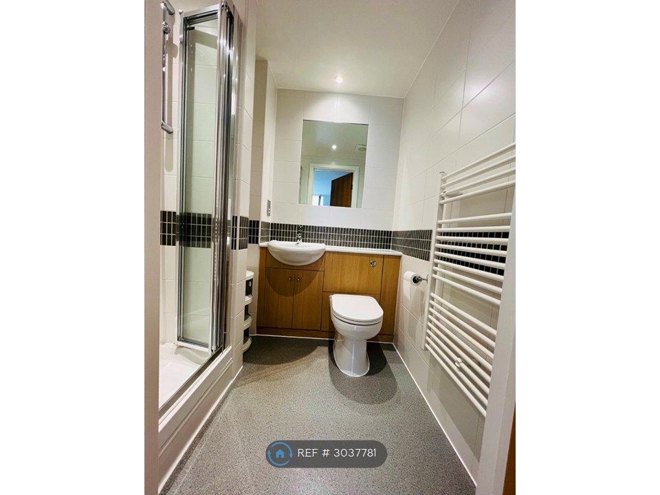 Property photo 3 of 19 En Suite