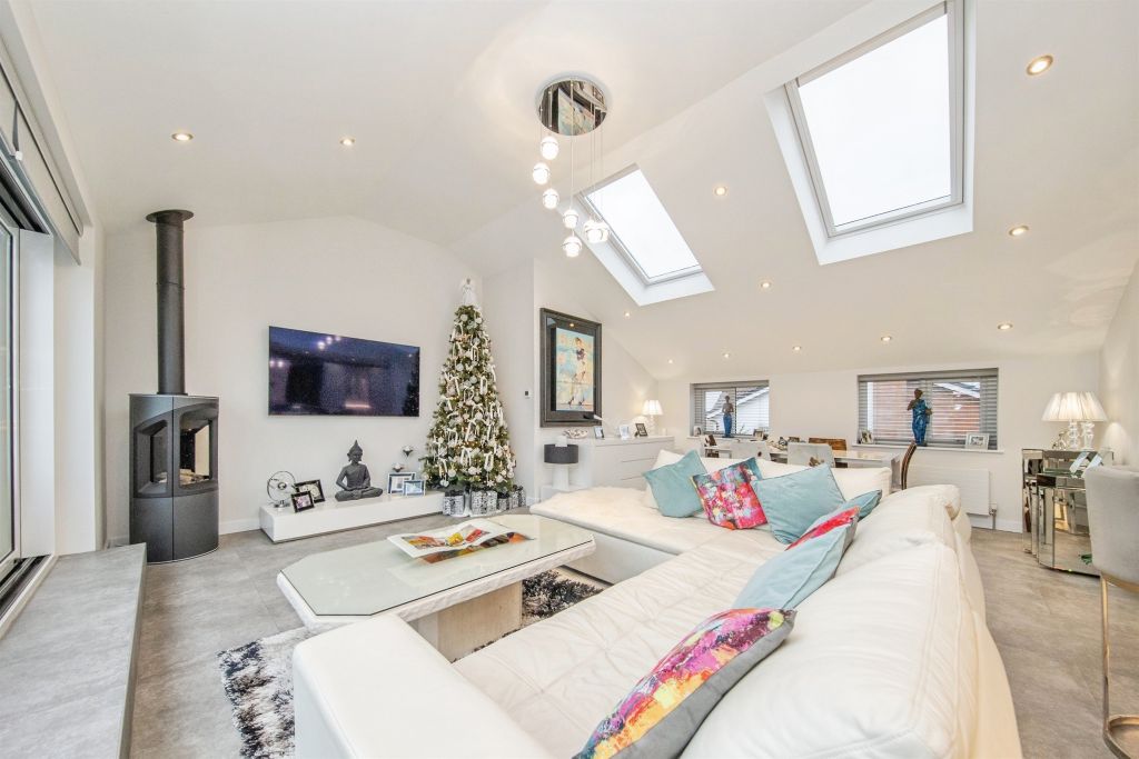 Property photo 2 of 31