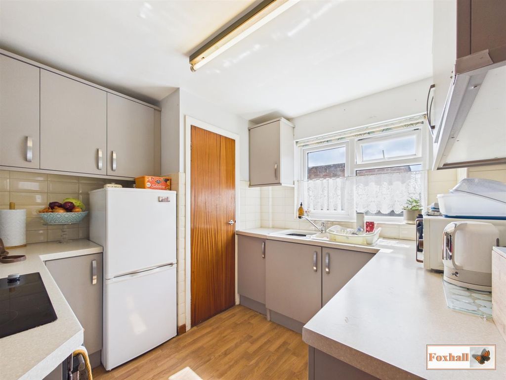 Property photo 3 of 10 Kitchen