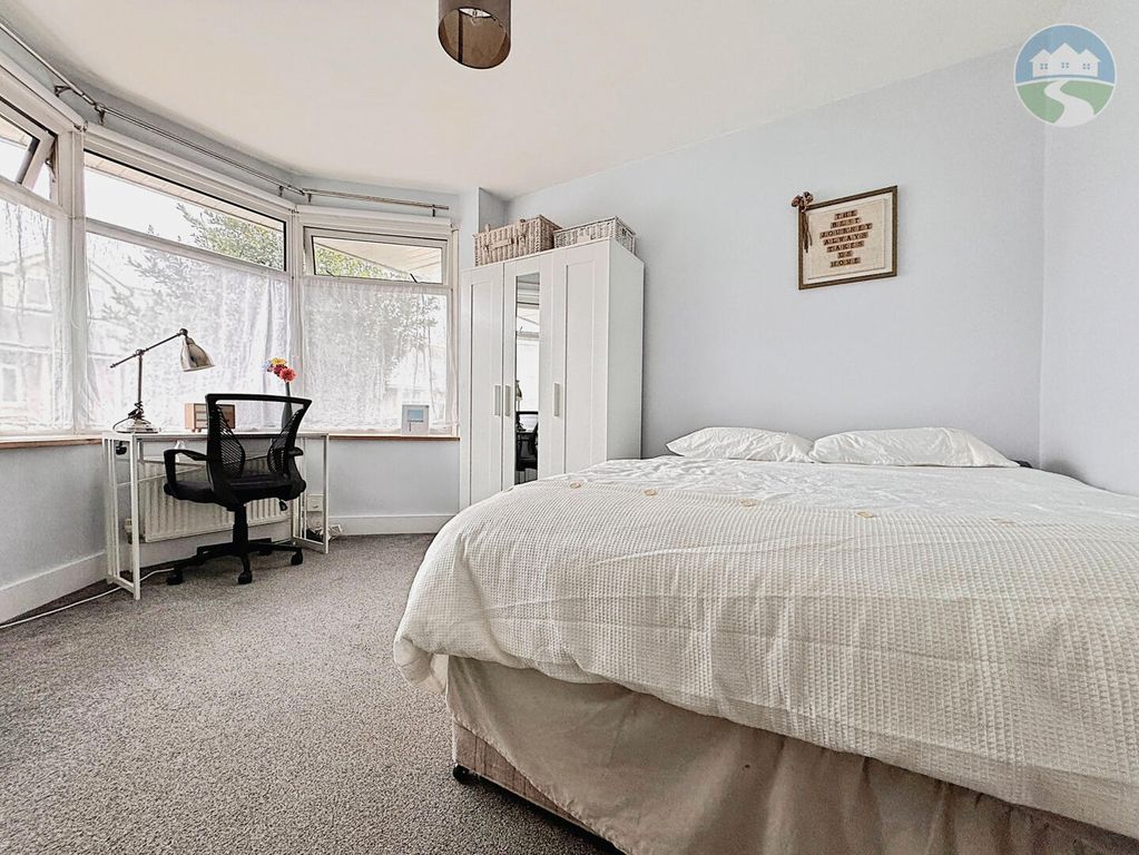 Property photo 1 of 7 Bedroom