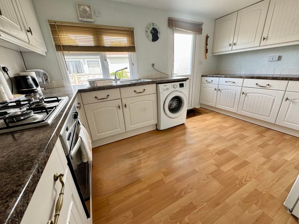 Property photo 2 of 19 Kitchen